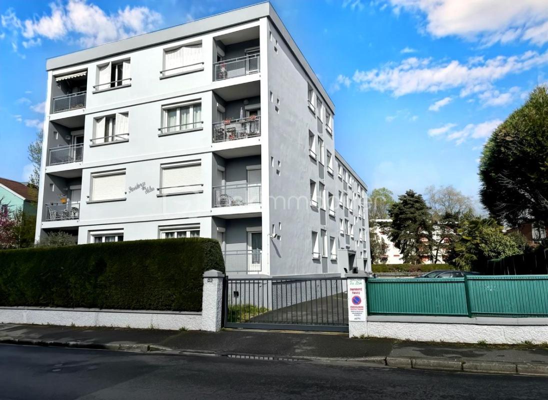 Garage box fermé 15 M2