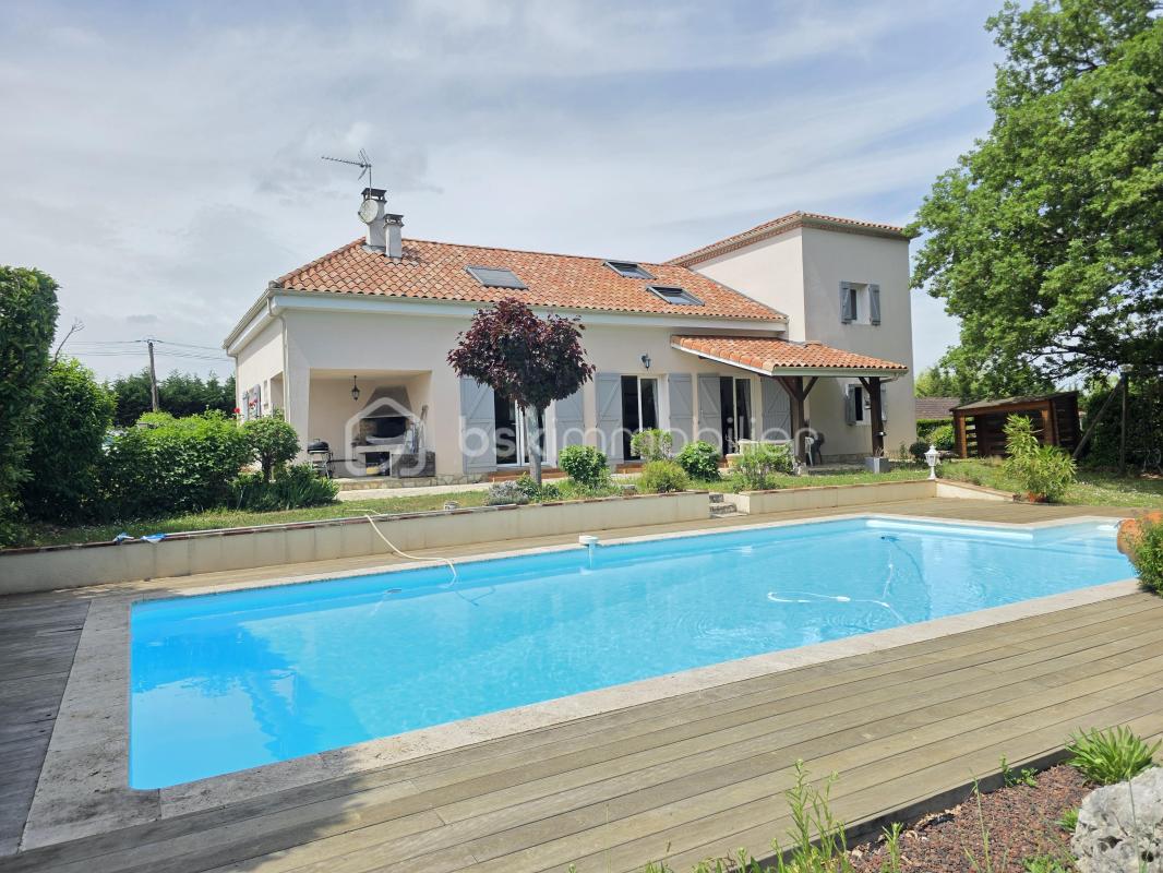 MAISON 195 m²- 5 CHAMBRES- JARDIN 3580 m²-TERRASSE COUVERTE-PISCINE-GARAGE