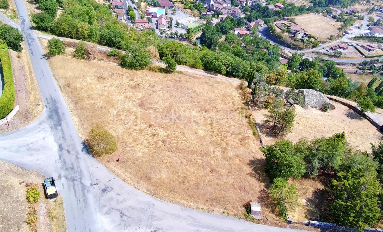 Terrain de 3 500 m² pour votre projet de rêve !