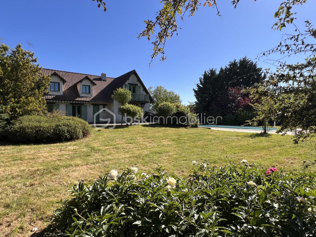 Magnifique maison 180 m2 de caractère, 5 chambres avec piscine sur terrain arboré de 6 000 m²