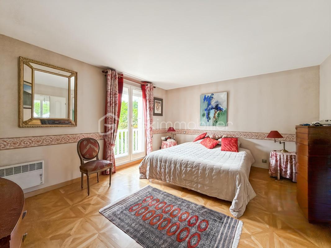 Maison VILLA individuelle 230 m2 - 5 chambres - terrain 874 m2 - piscine - golf