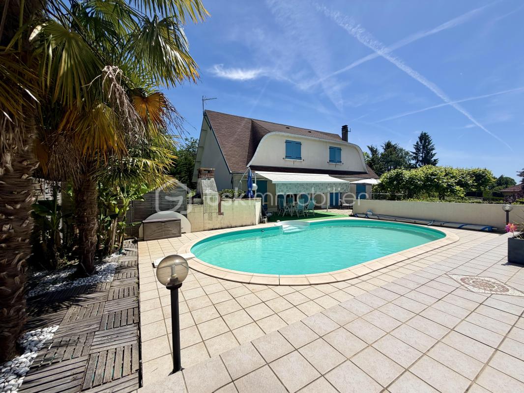 Maison familiale de 170 m² avec piscine, sous-sol complet et terrain arboré de 2 570 m² - 87220 Eyjeaux