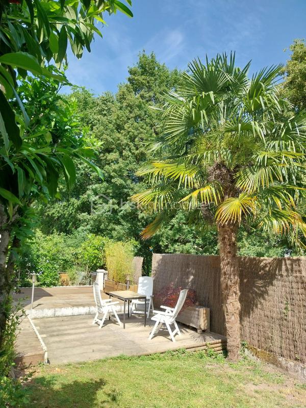 Maison de charme des années 50 rénovée avec jardin paysager à REUGNY
