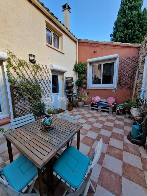 Maison de campagne avec cour et garage