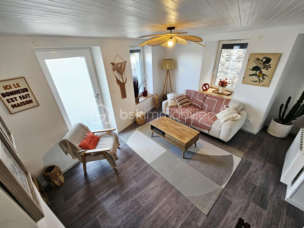 Romagnat – Maison rénovée de 117 m² avec terrasse et 2 stationnements