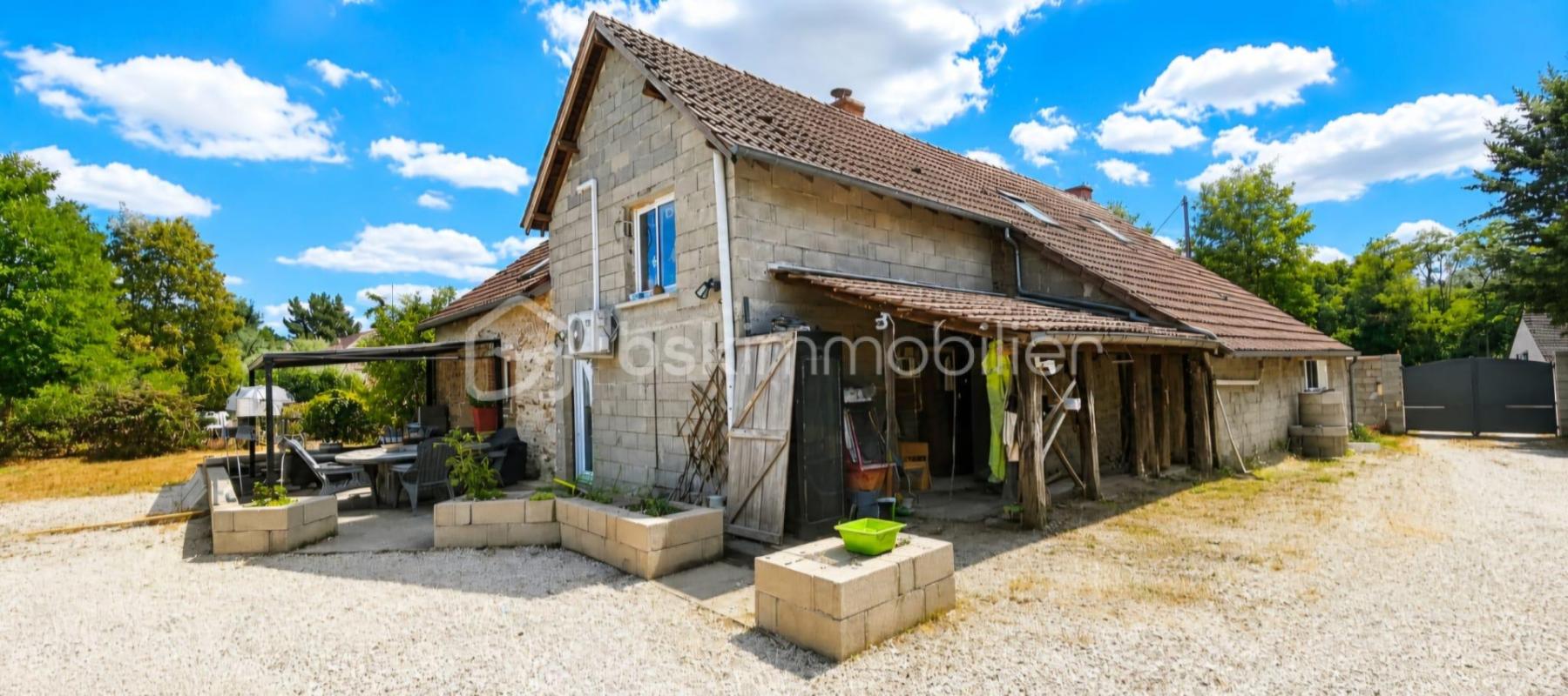 ✨ COUP DE CŒUR ASSURÉ – UNE MAISON DE CARACTÈRE OÙ IL NE RESTE PLUS QU'À POSER VOS VALISES ! ✨