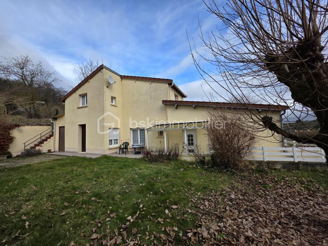 Maison avec jardin, 2 chambres et un bureau – Proche gare de Sens