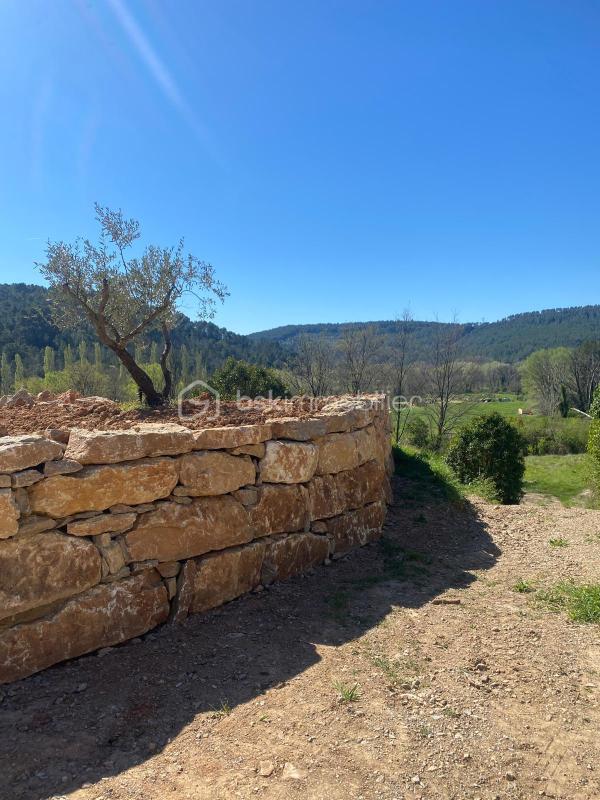 Terrain constructible de 1200 m² sur 3267 m²
