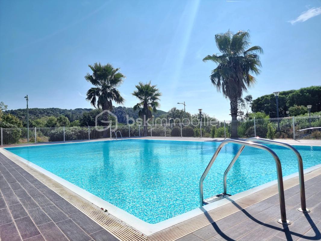 EXCLU STUDIO 30M2 -  TERRASSE - PISCINE PARKING SS-SOL BOXABLE - PROCHE COMMODITÉS - DOUBLE VITRAGE - VOLETS ELECTRIQUES
