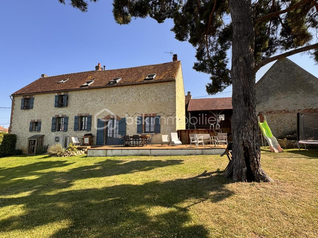 Propriété familiale de 265 m2 avec dépendances - 12 pièces - 9 chambres