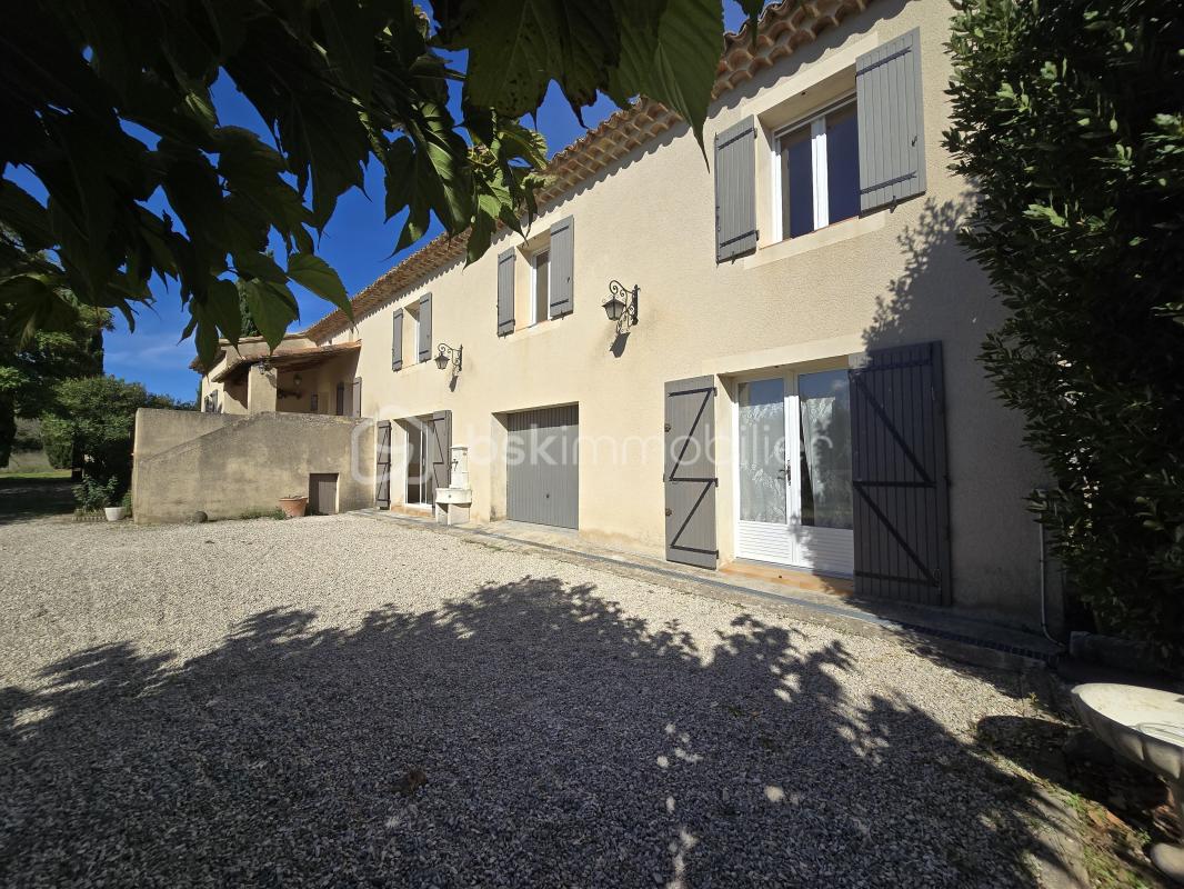 À vendre, ancien corps de ferme à Puyvert, près de Lourmarin