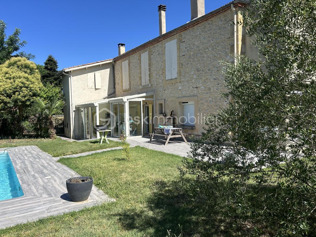 GRANDE MAISON PIERRES - CENTRE VILLE - 6 CHAMBRES - PISCINE - TERRAIN