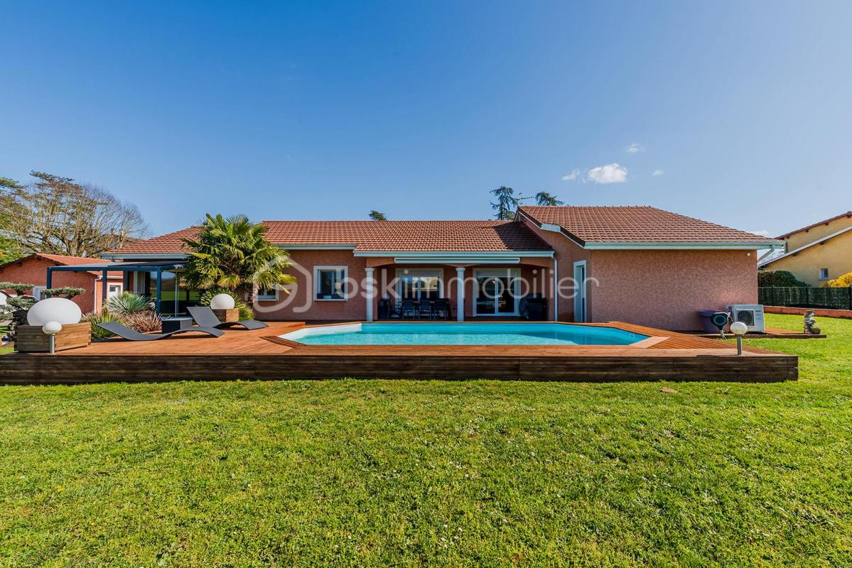 RARE MAISON PLAIN PIED DOUBLE GARAGE PISCINE SPA ET HAMMAM