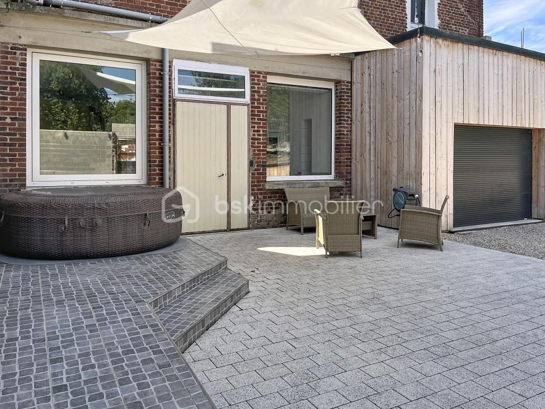MAISON RENOVEE - JARDIN ET DOUBLE GARAGE - POTENTIEL +++