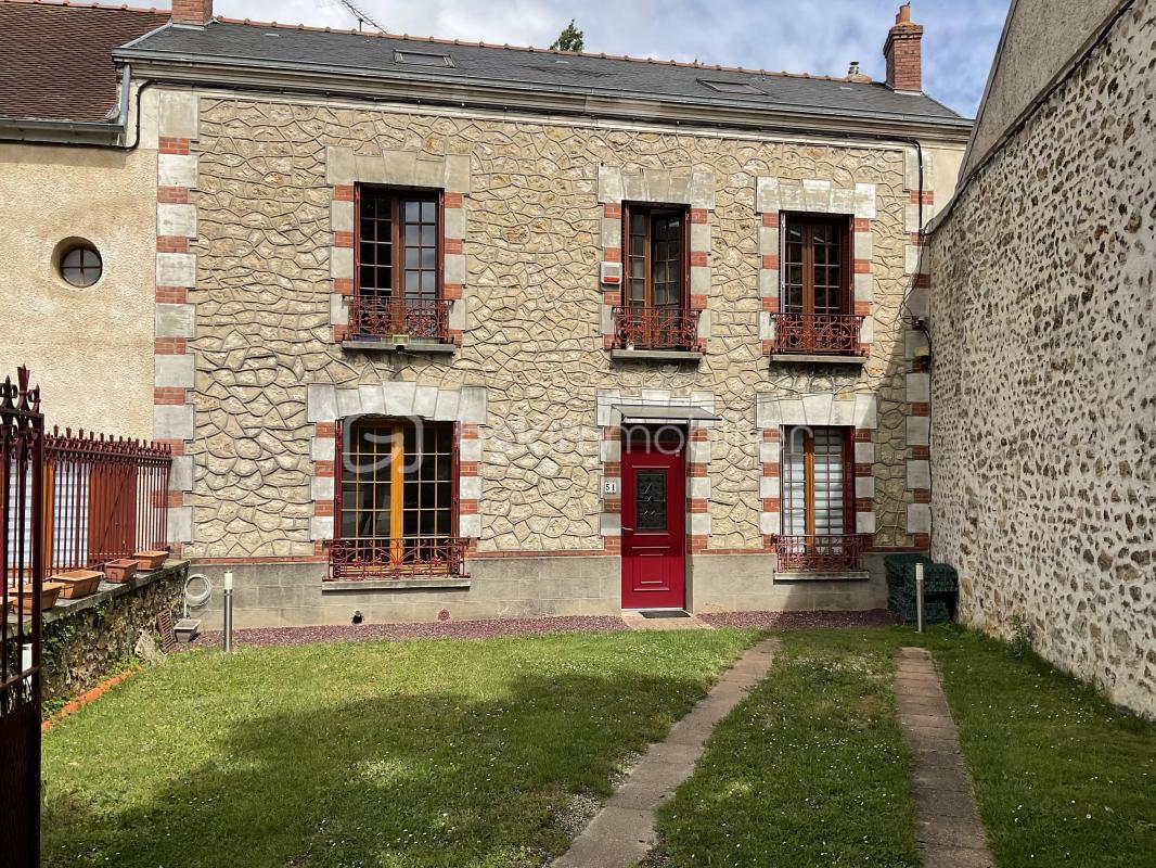 Ensemble immobilier polyvalent à Bouray-sur-Juine