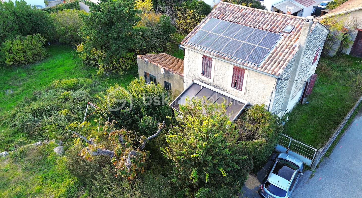 A vendre maison avec un jardin et 2 places de parking sur Vernègues