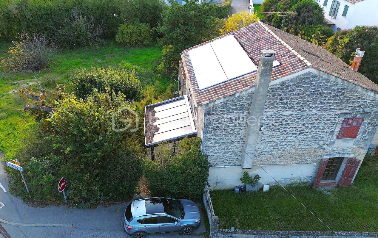 A vendre maison avec un jardin et 2 places de parking sur Vernègues