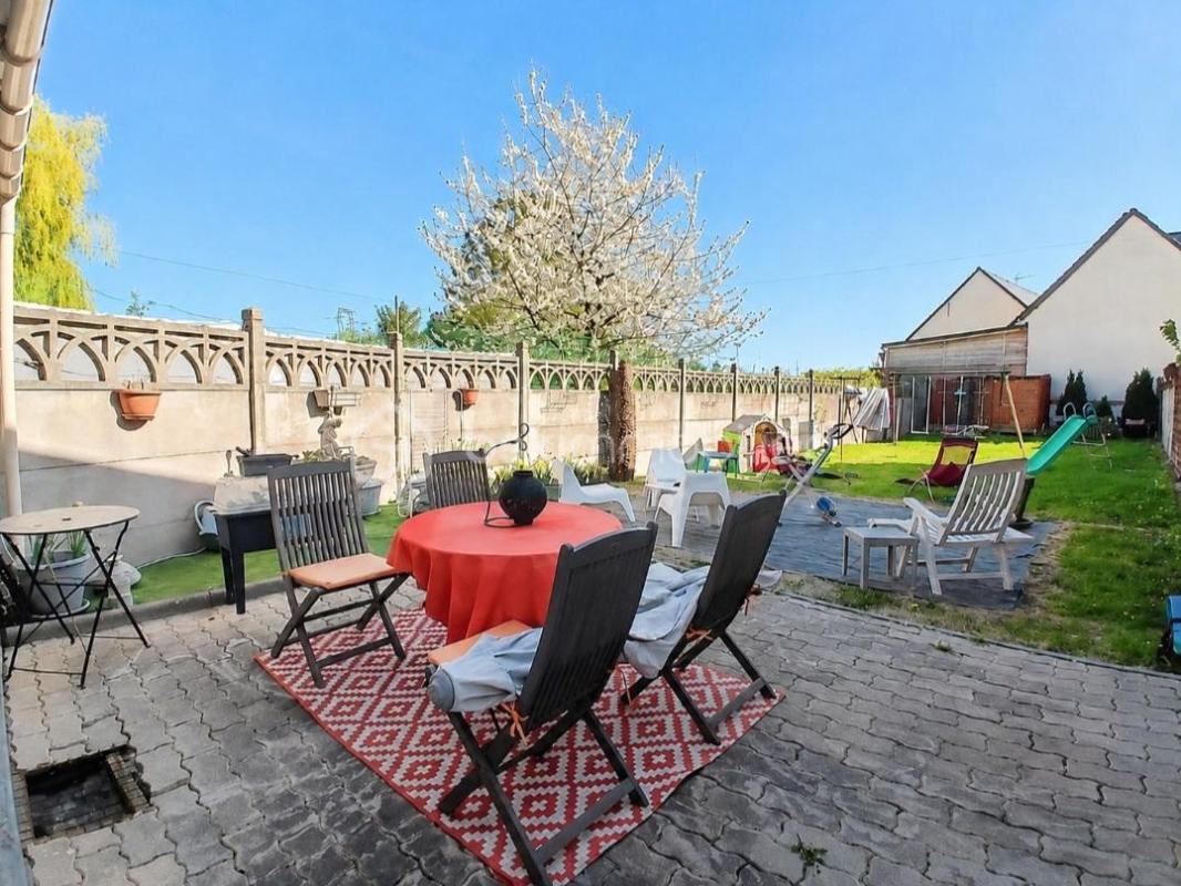 Maison semi-individuelle avec jardin et garage