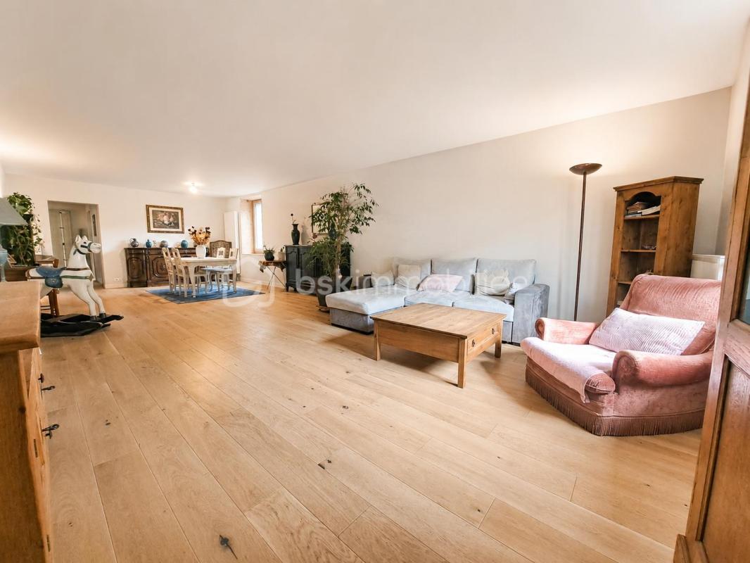 À 12 KM DE LA SUISSE. LOFT DUPLEX D’EXCEPTION DE 194 M² .VOLUMES XXL et CHARME UNIQUE