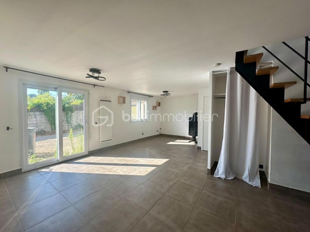 Maison familiale avec studio indépendant, jardin et garages – 95 m² au sol / 84 m² Carrez