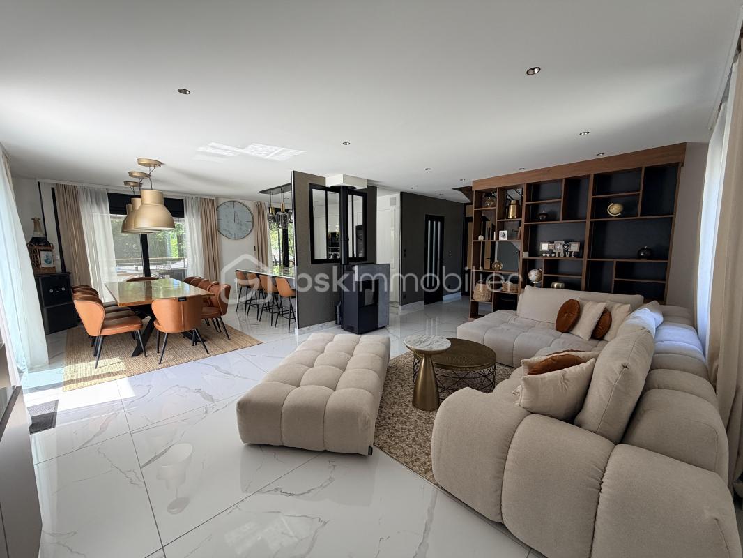 Sublime maison sur 3 niveaux, 4 chambres, une piscine et de très beaux matériaux