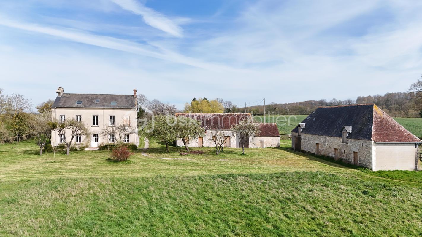 Maison de Maître de 310m2 avec dépendances et Terrain d'environ 2hectares 700