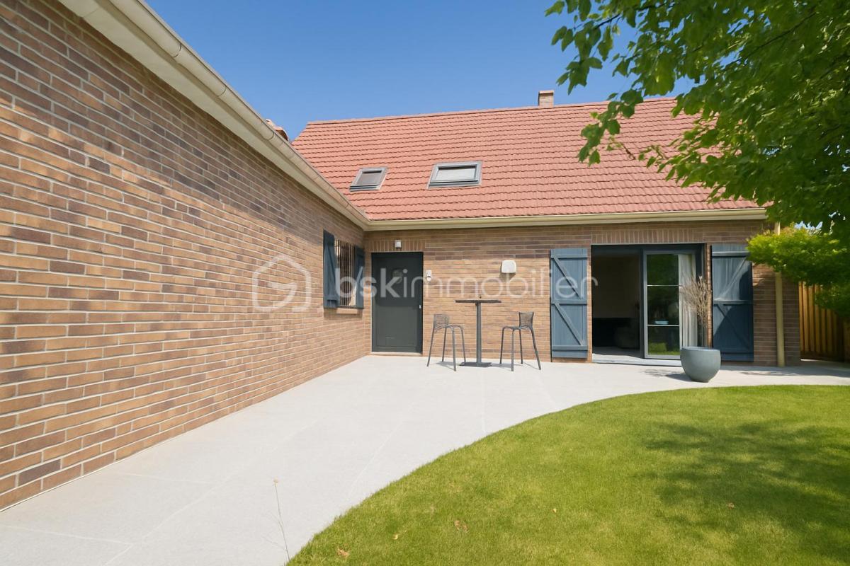 MAISON FAMILIALE DE 227m2 AVEC PISCINE CHAUFFÉE!