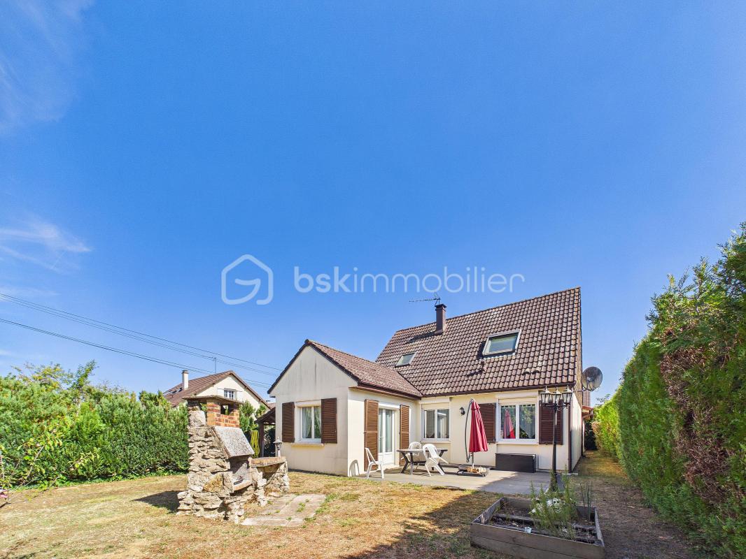 Maison familiale spacieuse à vendre – Confort et tranquillité assurés