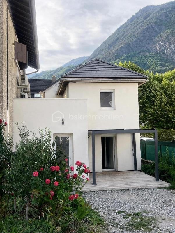 Maison moderne rénovée de 60 m² avec terrain clos – Idéale résidence principale, secondaire ou investissement locatif