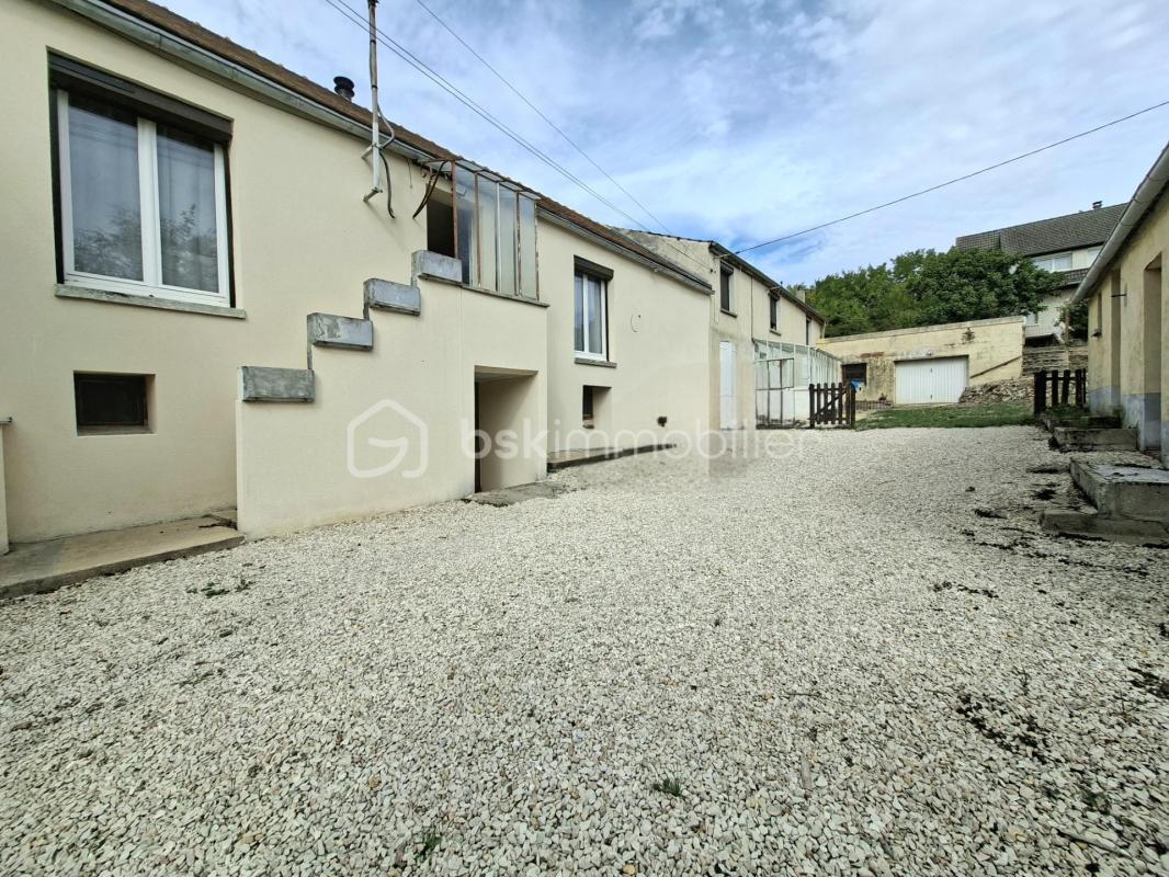 Maison rénovée 3 chambres vue sur jardin Paron 89100