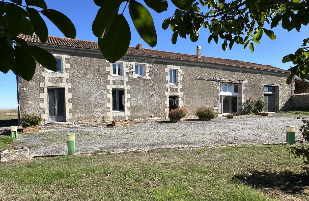 Grande longère avec terrain de 3700 m2