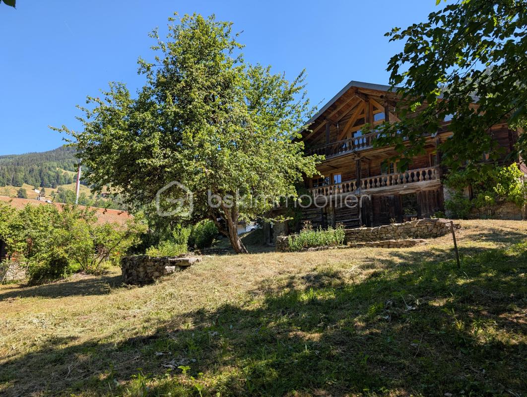 Chalet de 1798 entièrement rénové — refuge d'exception aux Aravis