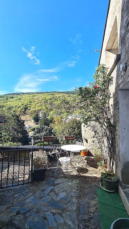 Maison de village avec terrasse, jardin, garage et terrain de loisir