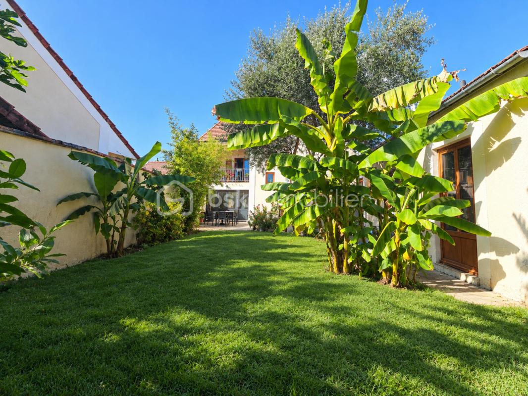 Propriété de 170 m² entièrement rénovée avec 6 chambres, grand garage et jardin arboré