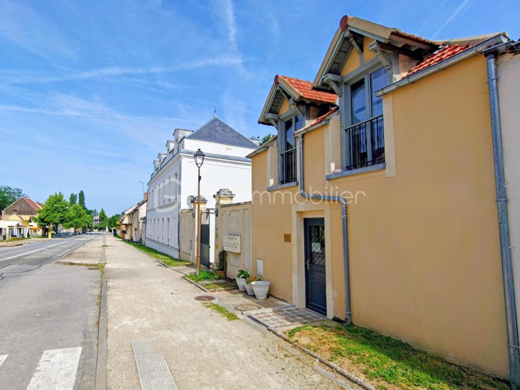 Charmante maison de ville av 2 ch