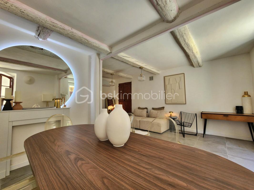 EXCLUSIVITÉ, VILLELAURE Maison de village en pierres entièrement rénovée