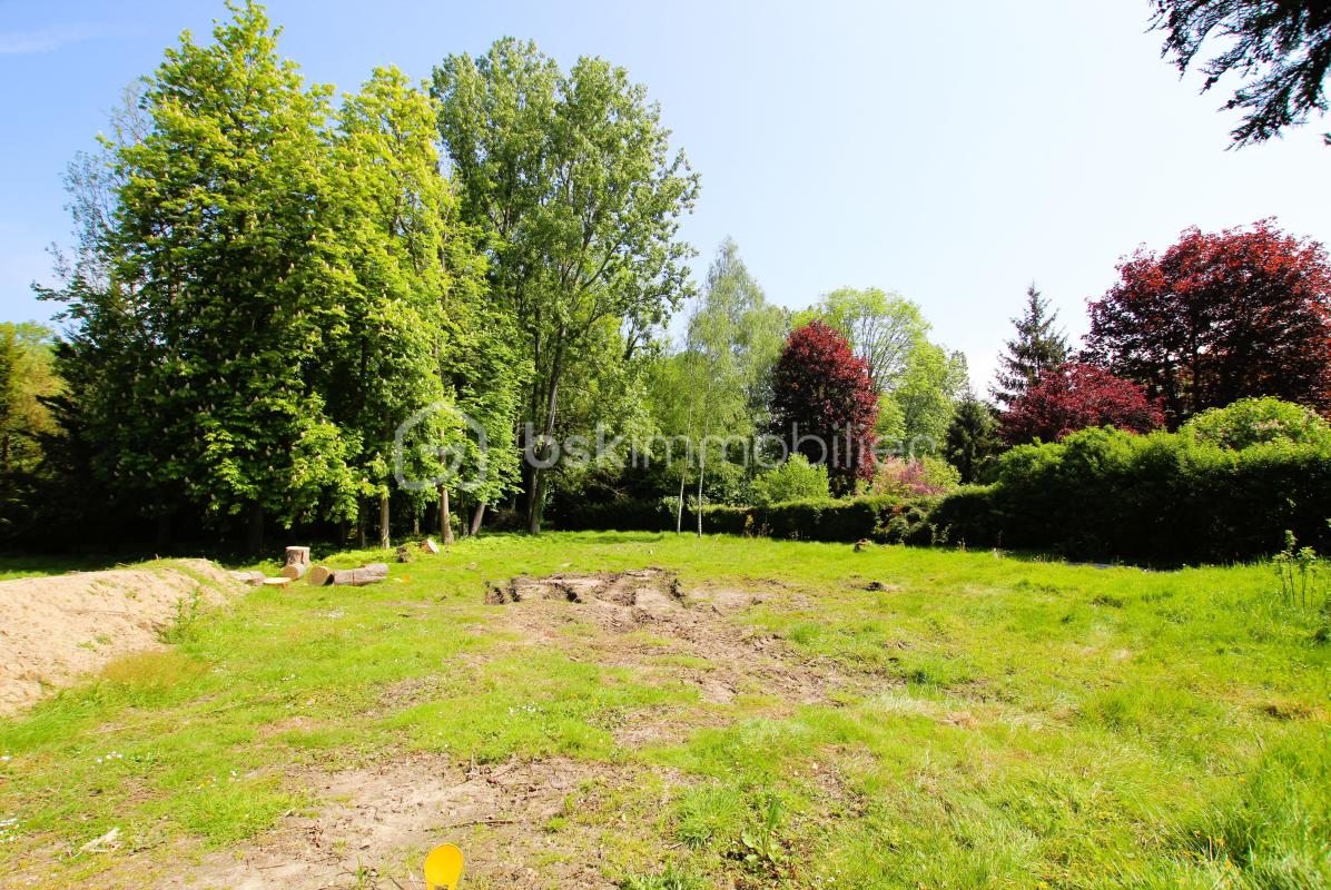 MAGNIFIQUE TERRAIN CONSTRUCTIBLE DE 1921 M² A 17 MINUTES A PIED DE LA GARE D'EPERNON ET À 300 M DES COMMERCES DU CENTRE VILLE, À 10 MINUTES DE RAMBOUILLET