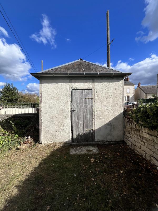 Bel immeuble de caractère de 294m² – 3 appartements, 3 garages et terrain clos