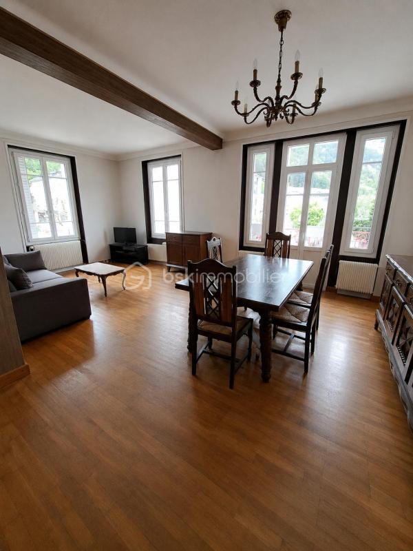 Appartement bourgeois de caractère avec vue rivière – Bien rare en centre-ville