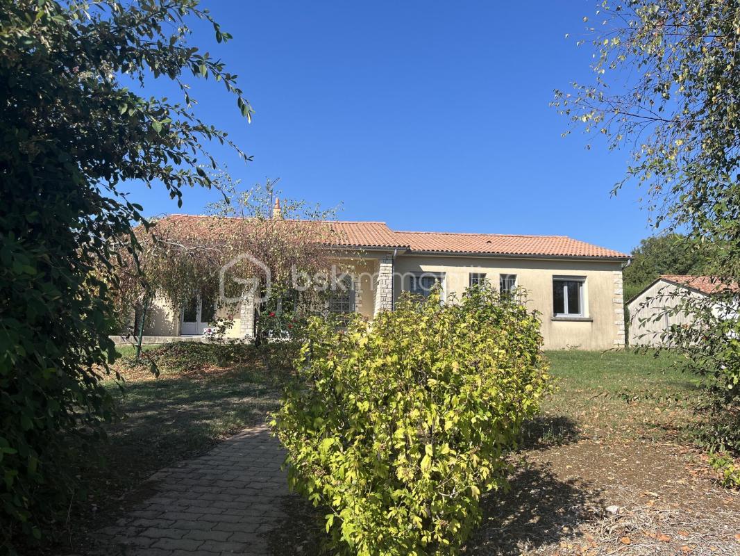 Pavillon sur sous-sol avec piscine