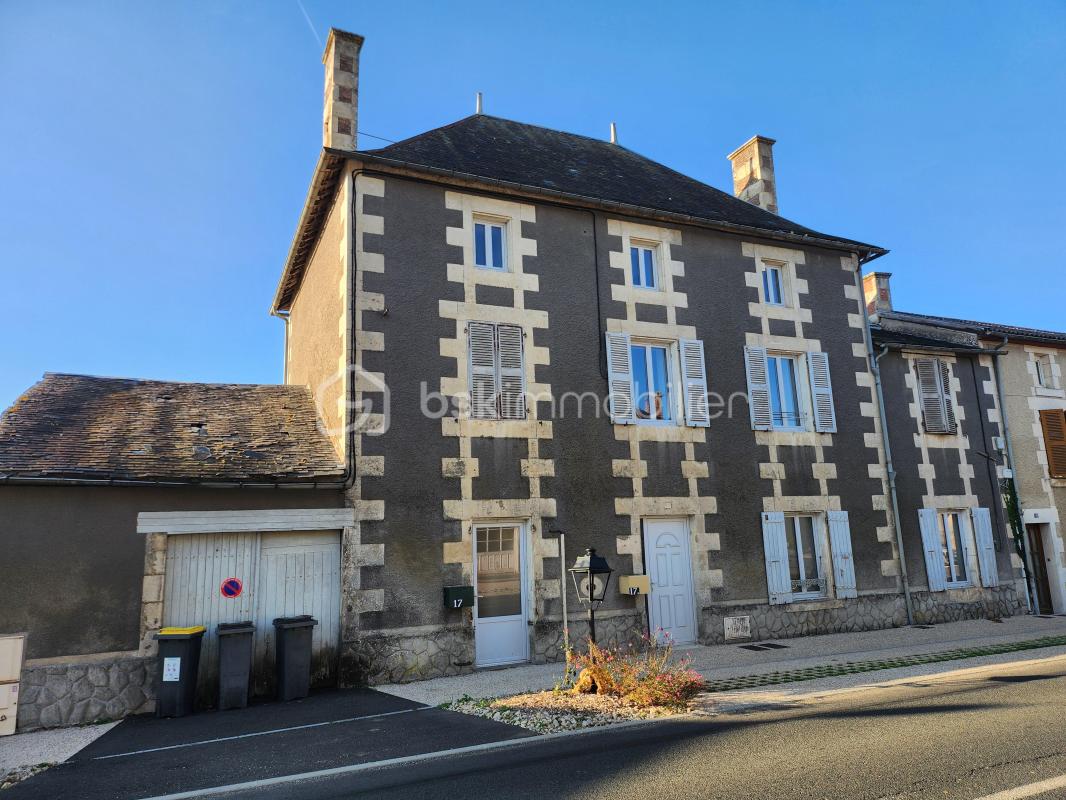 Rouillé : maison de caractère rénovée 148 m² + appartement meublé 57 m² en rapport