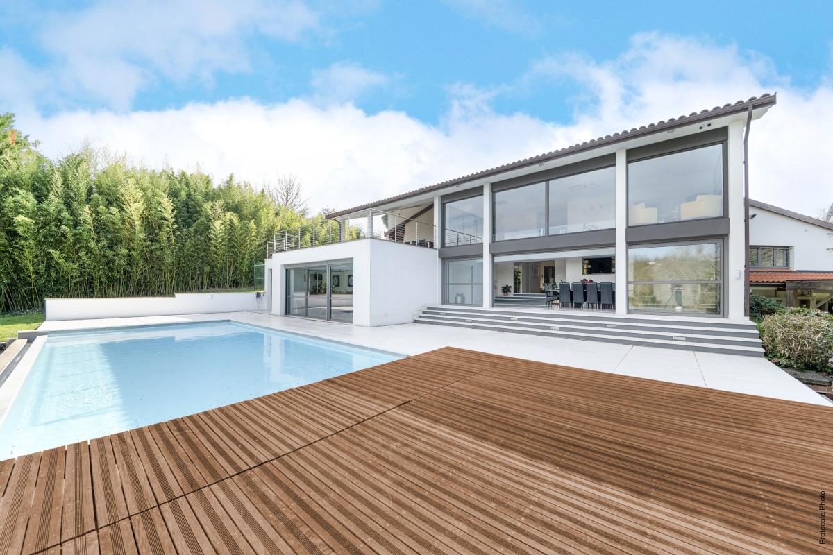 Vieille Toulouse maison contemporaine d'exception avec Piscine sur Terrain de plus de 9600m2
