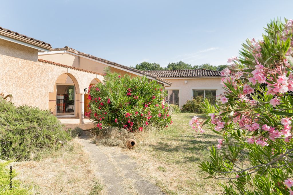 Maison T4 de 160m² à Bouloc – Pièce de vie 76m², terrain 2800m² au calme