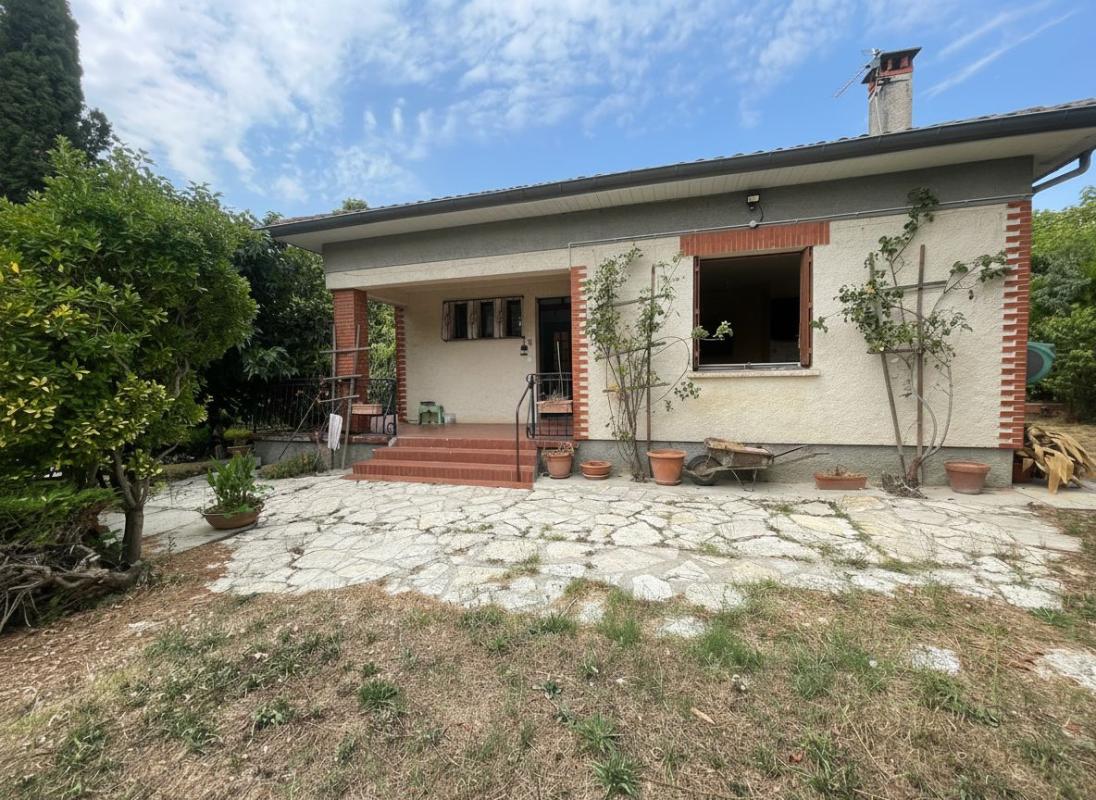 BAZIEGE Maison, 2 studios et plus de 3 000 m² pour imaginer votre projet