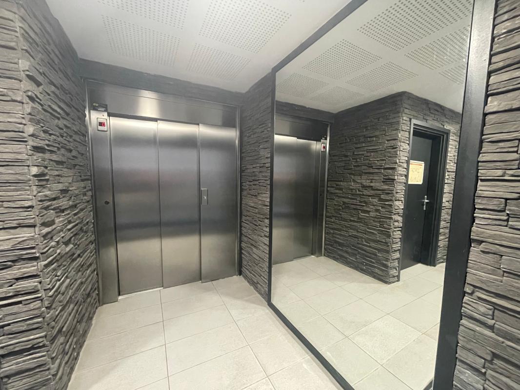 T2 / CASTANET-TOLOSAN / PARKING SOUS-SOL BOXABLE / TERRASSE