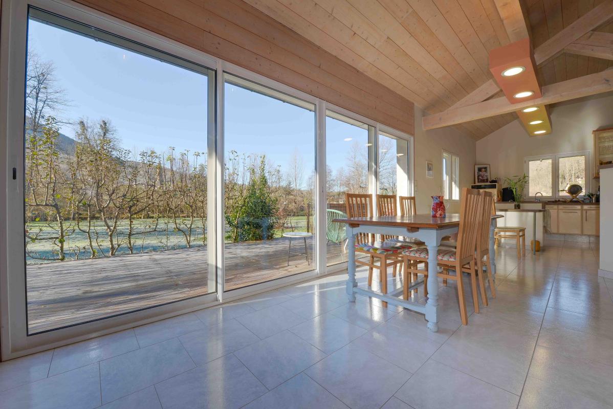 Massat(09) - Lumineuse Maison t6 - 180m² - parcelle 11000m² - yourte 40m² - hangar