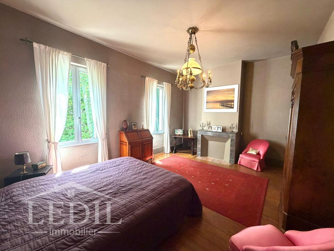 Propriété 10 pièces 324 m²
