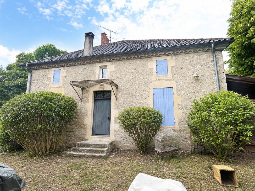 Maison en pierre rénovée avec piscine