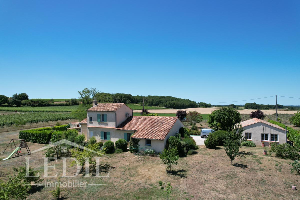 Maison 3 chambres avec piscine et jardin arboré
