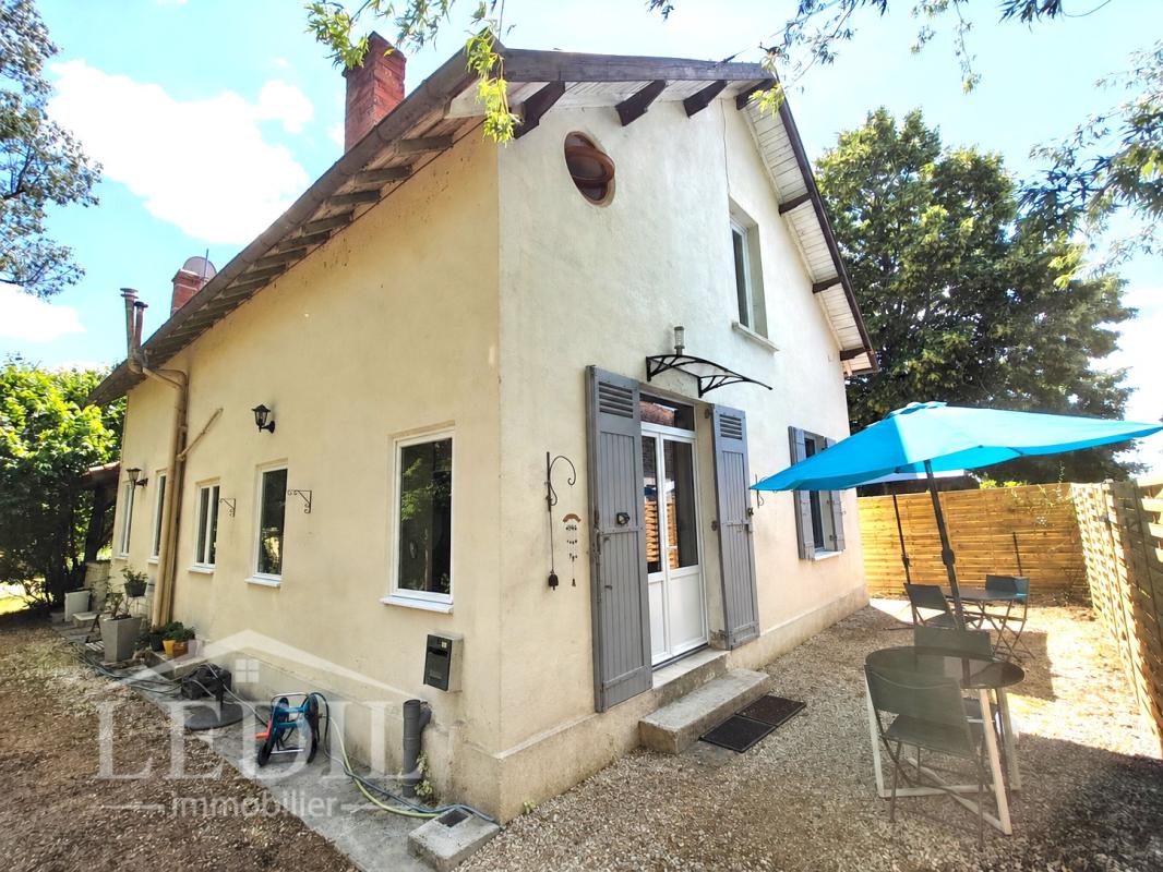 Maison 3 chambres au bord de l'eau sur 4500m2 de terrain